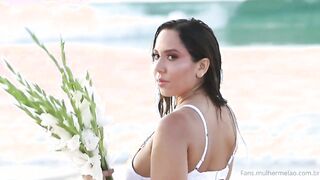 Pelada Mulher Melão gratis videos na praia nua BR | celebthots